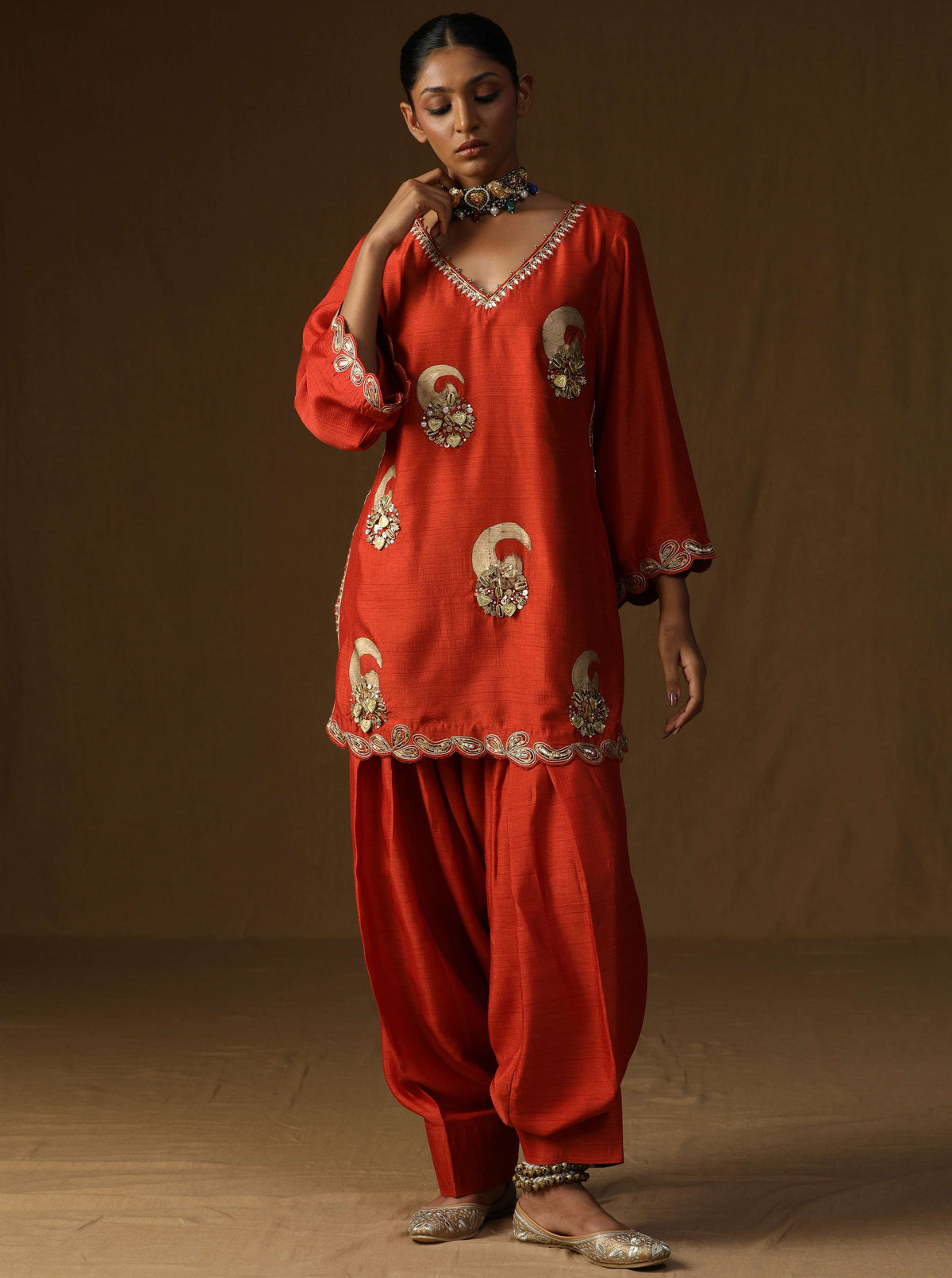 Vrind? � Kesariya Embroidered Suit Set