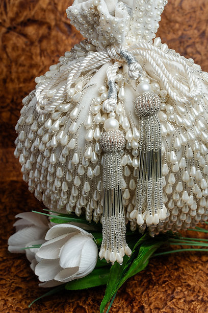 CY Nayaab By Sonia Pearl Treasure Ashen Closeup 1