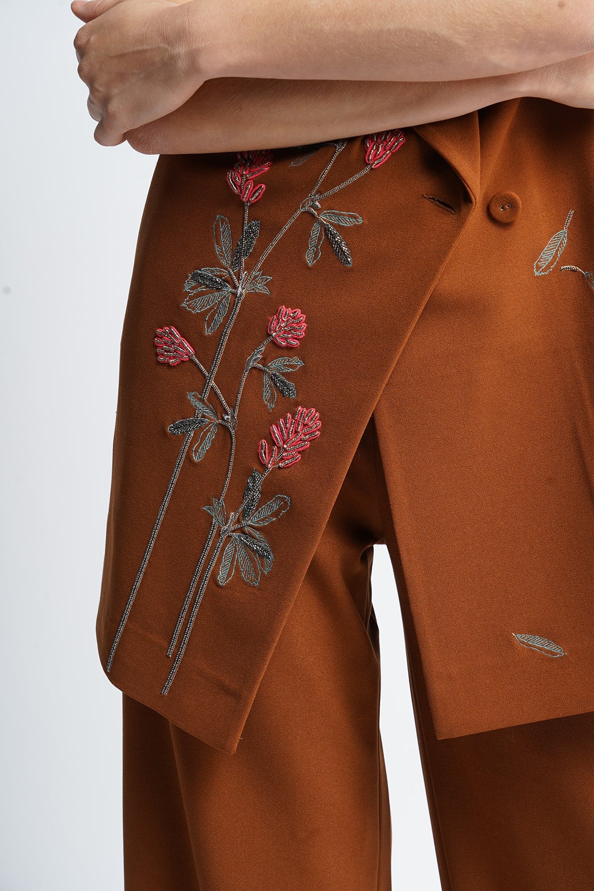 Meadow Plant Overlapped Sleeveless Coat Dress With Pants