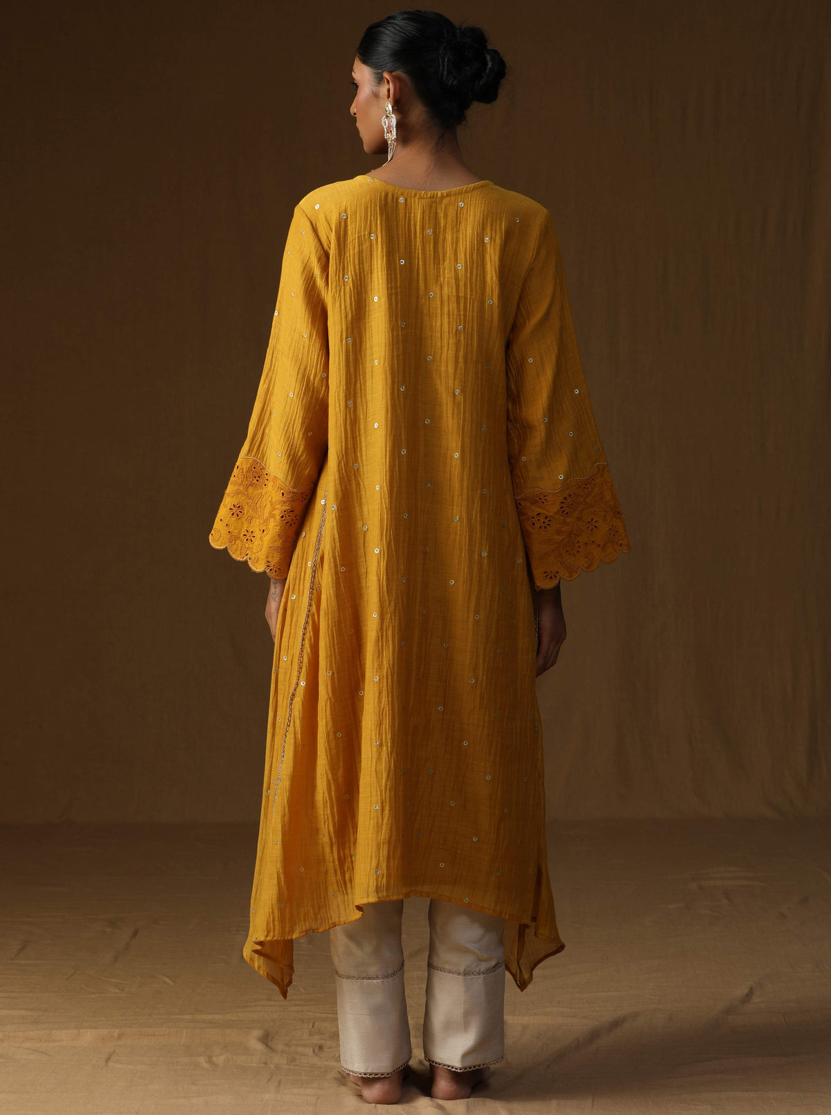 Sakhi Noor Swarn Kurta Set