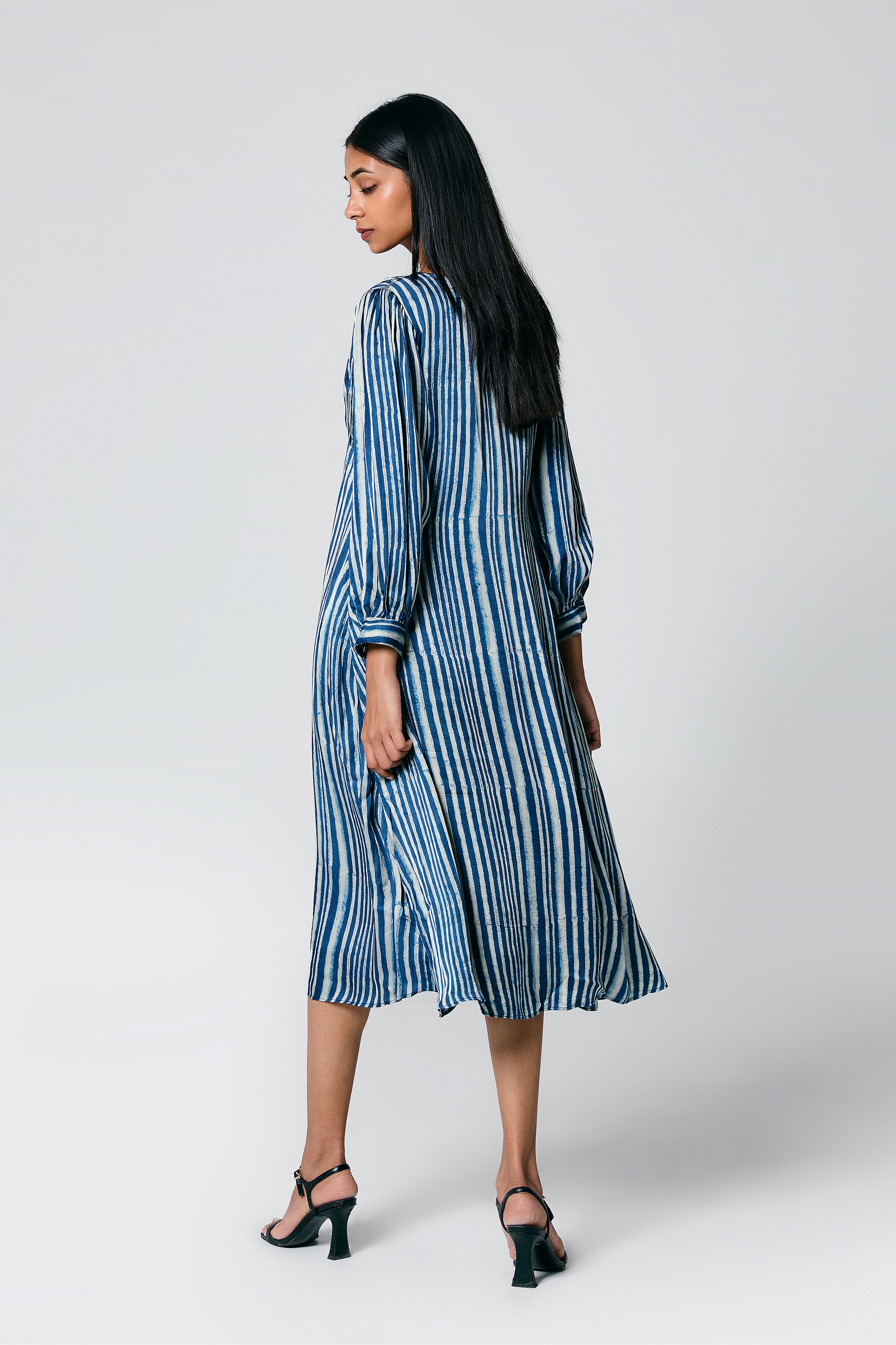 V neck dress
