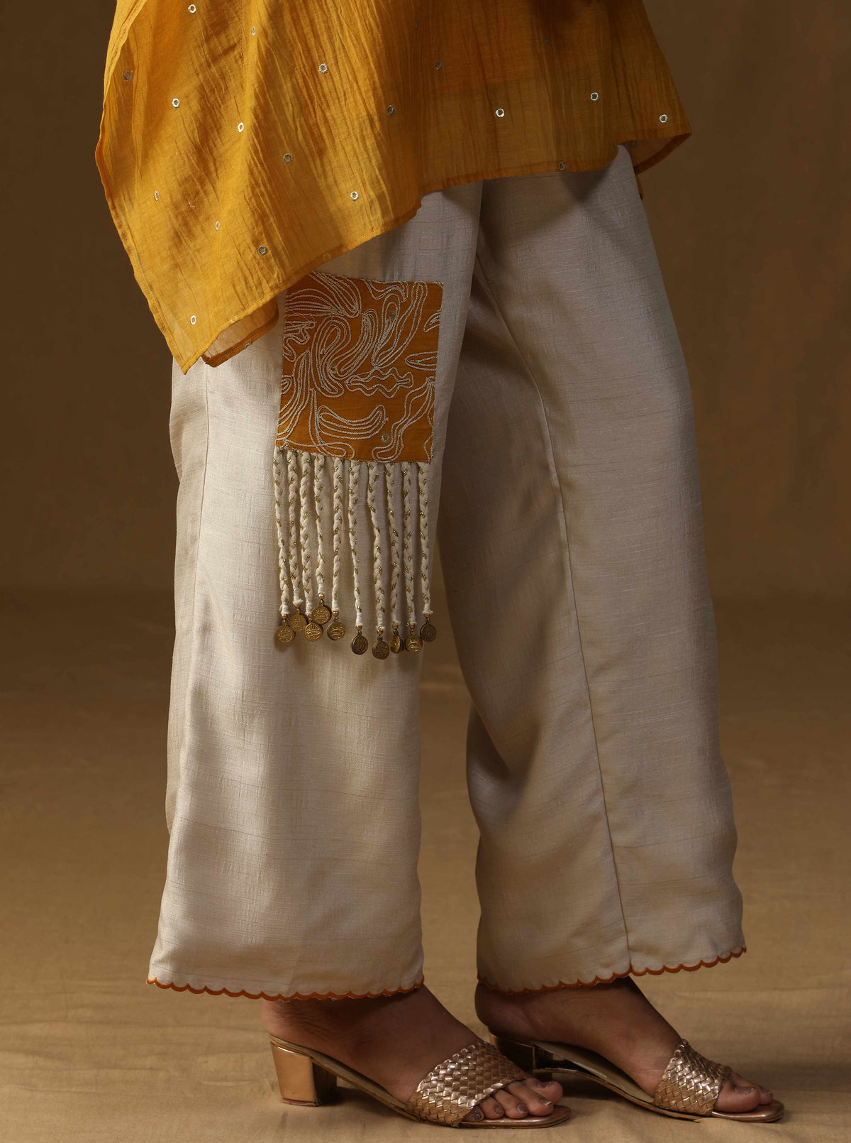 Noorika Set-Sunehri noor
