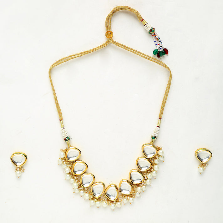 Kundan Choker With Studs