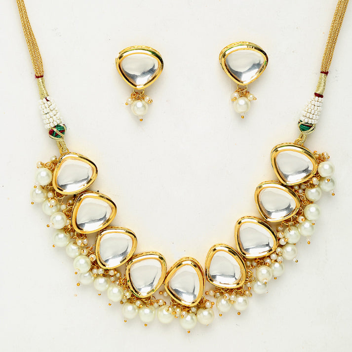 Kundan Choker With Studs