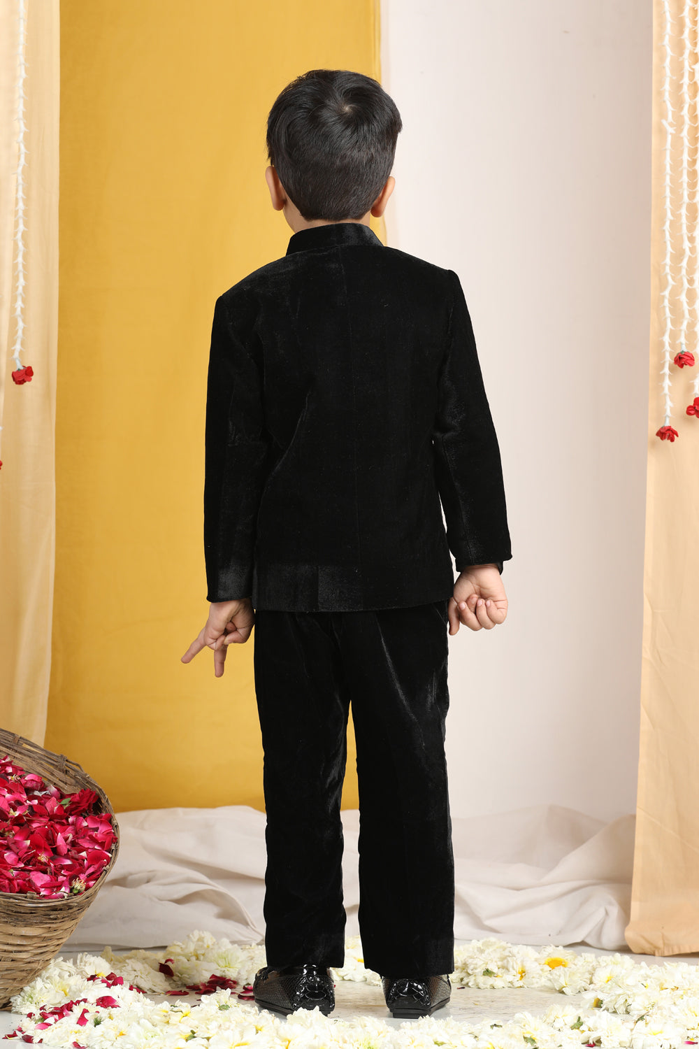 Flattened Thread Embroidery Flower Pattern