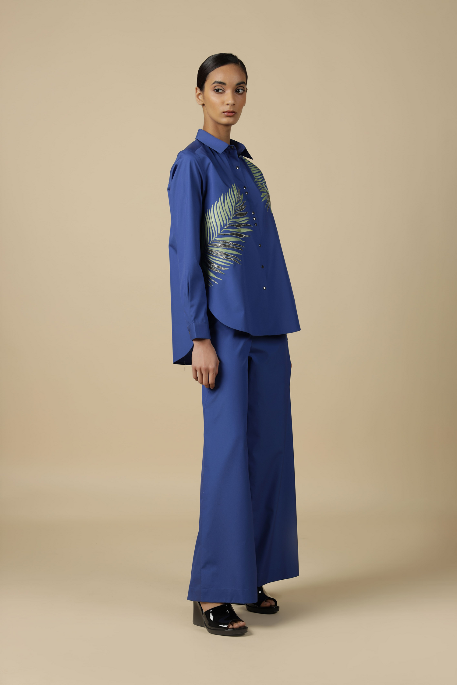 Flared Pants Of "(Big Leaf High Low Shirt)"