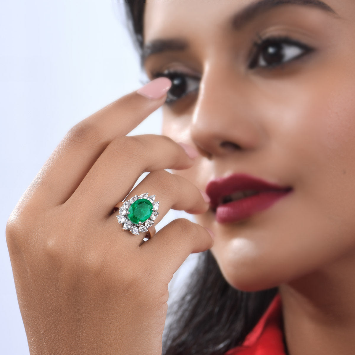CY Diosa Paris Syntehtic Oval Cut Emerald And Mix Shaped White Swarovski Zirconia Ring Front 1
