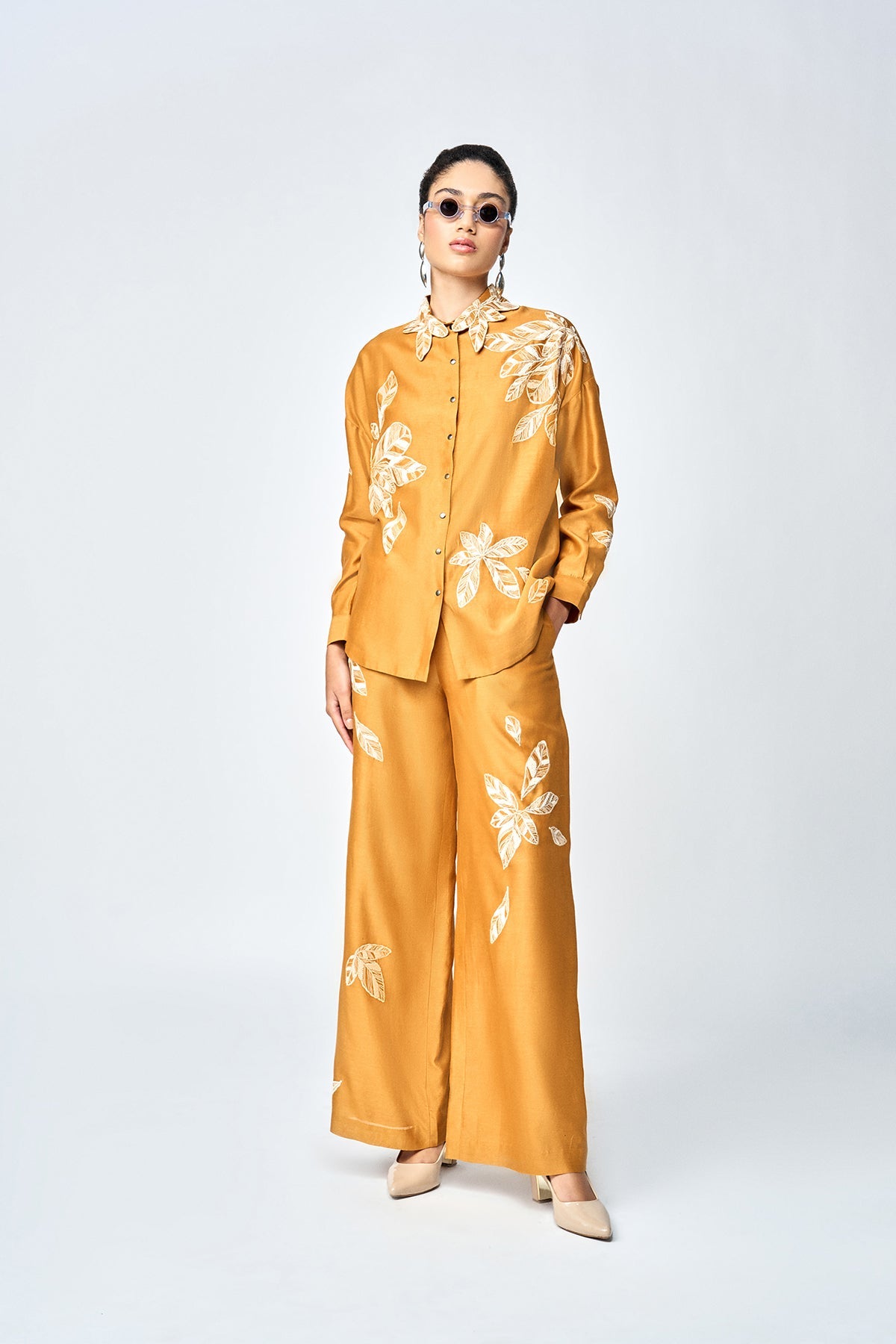 FLARED PANTS OF (DELICATE LEAVES DROP SHOULDER ASYMMETRIC SHIRT )