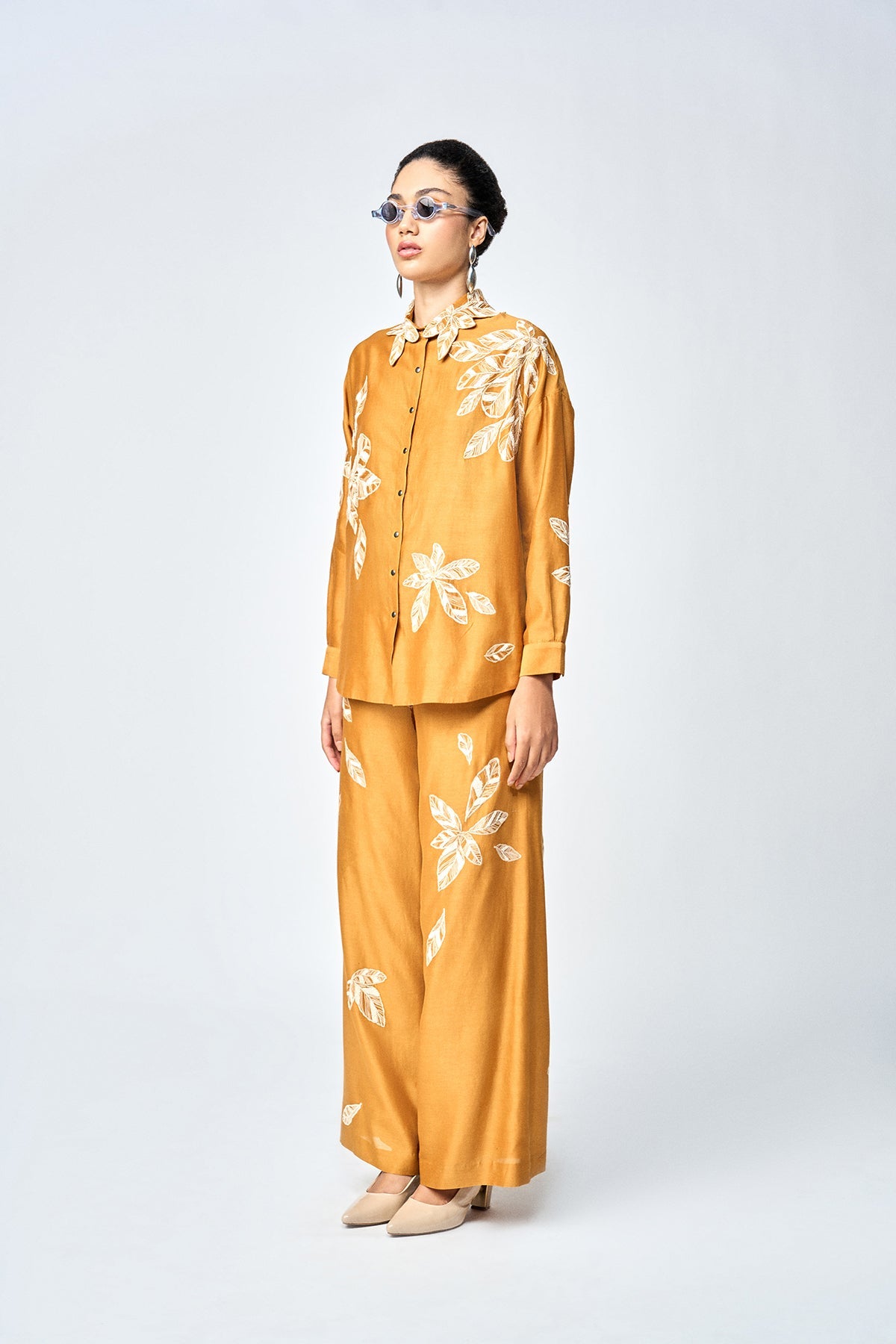 FLARED PANTS OF (DELICATE LEAVES DROP SHOULDER ASYMMETRIC SHIRT )