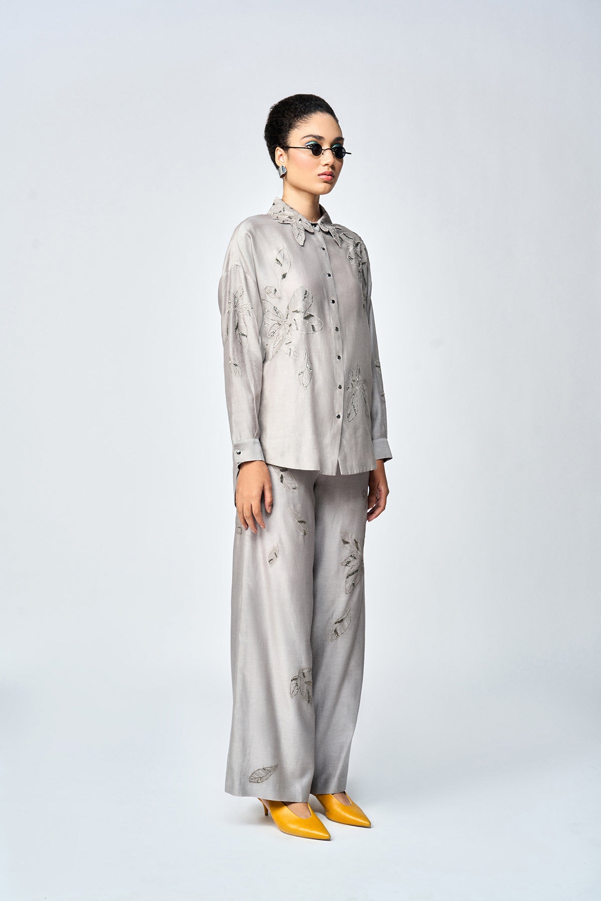 FLARED PANTS OF (DELICATE LEAVES DROP SHOULDER ASYMMETRIC SHIRT )