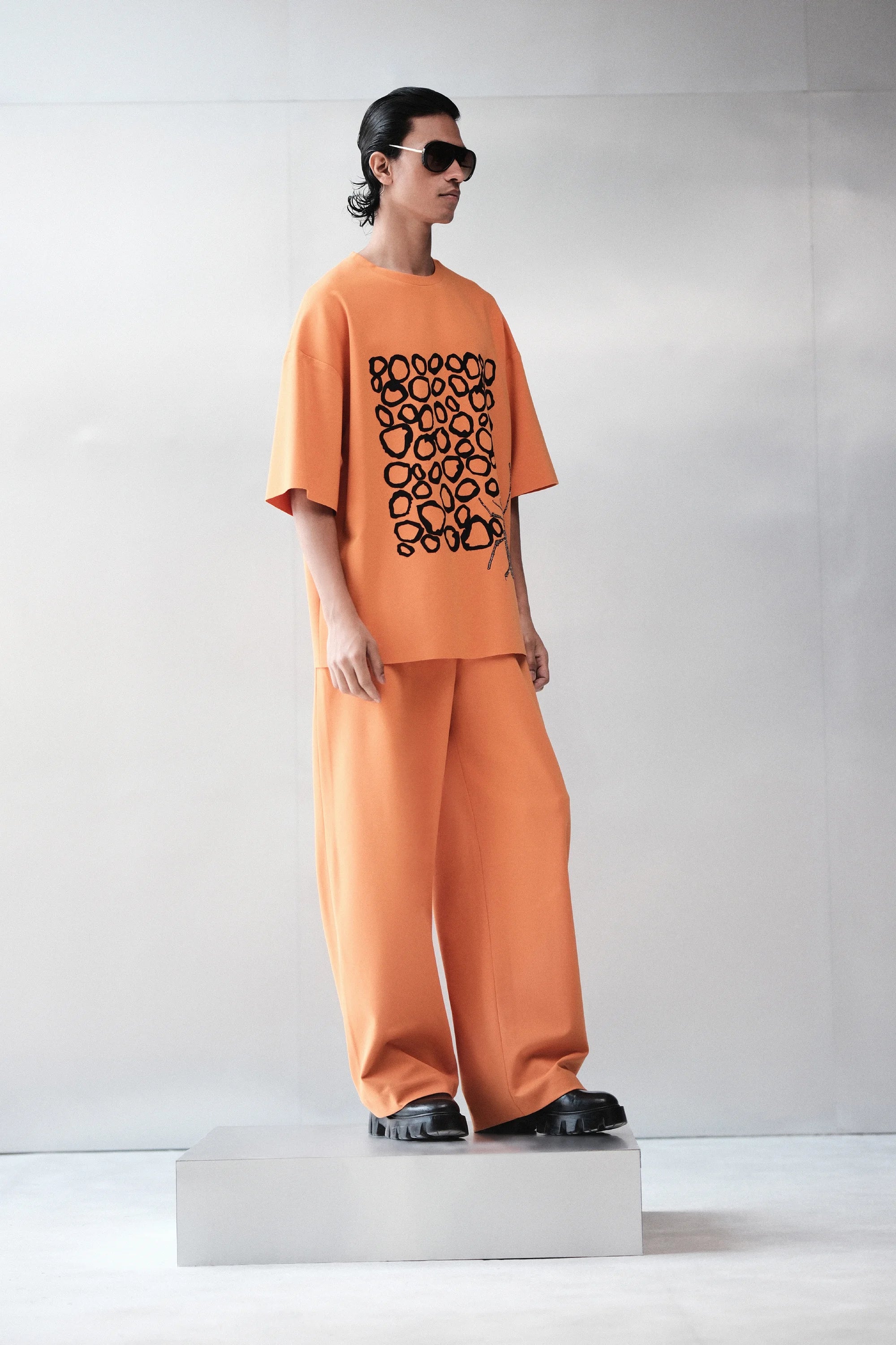 BUG AND CIRCLE BOXY T-SHIRT