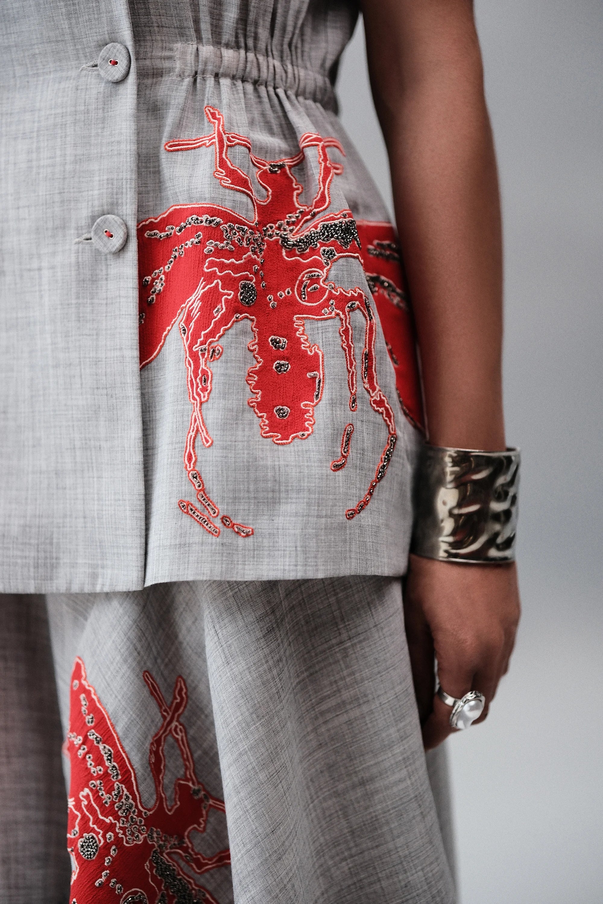 ASYMMETRIC SKIRT OF WASP WRAP ROBE JACKET