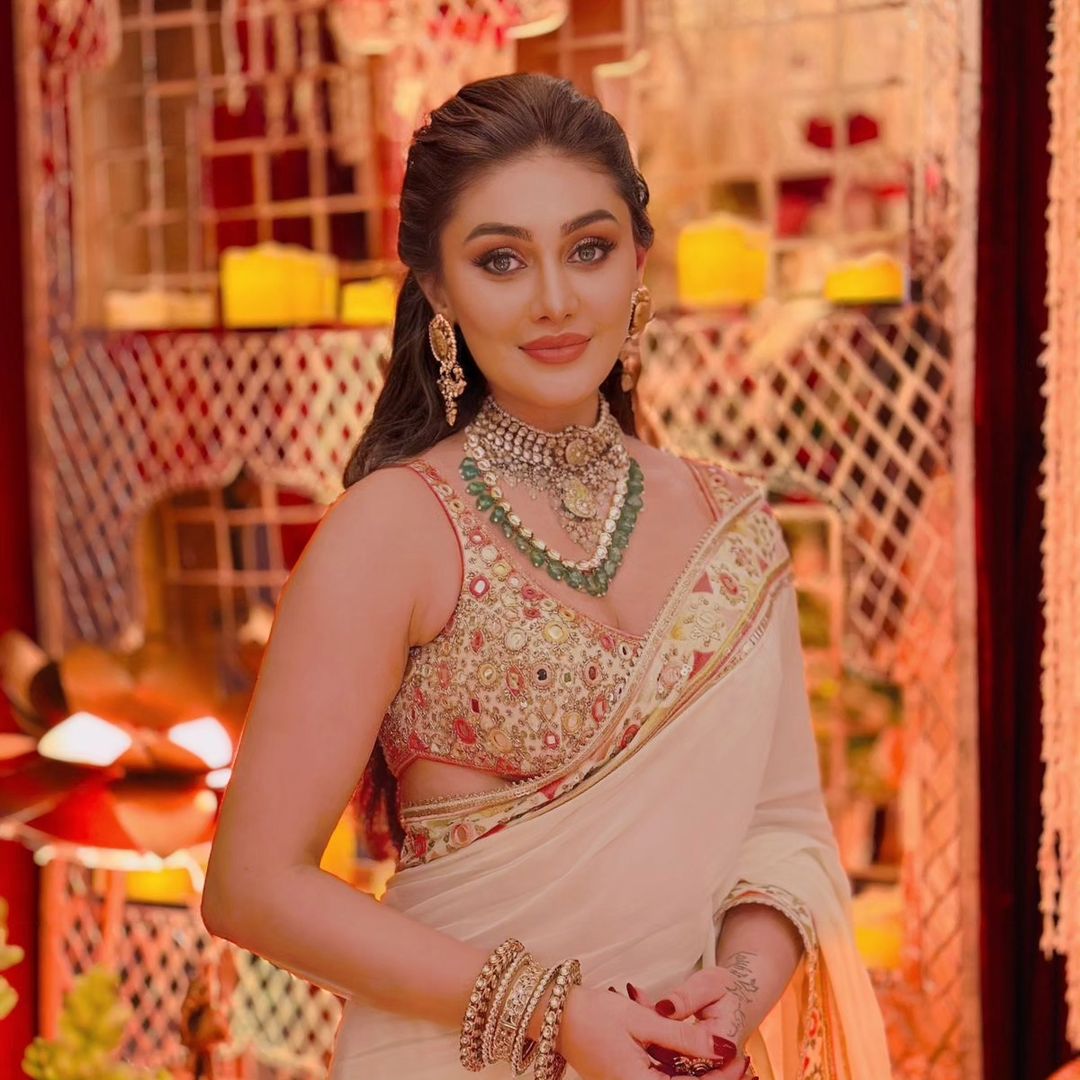 CY Gopi Vaid Shefali Saree Closeup 2