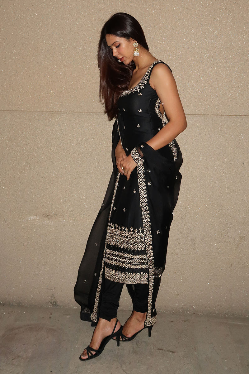 CY Sonam Bajwa in Esha Koul Black Kurta Set Front 1