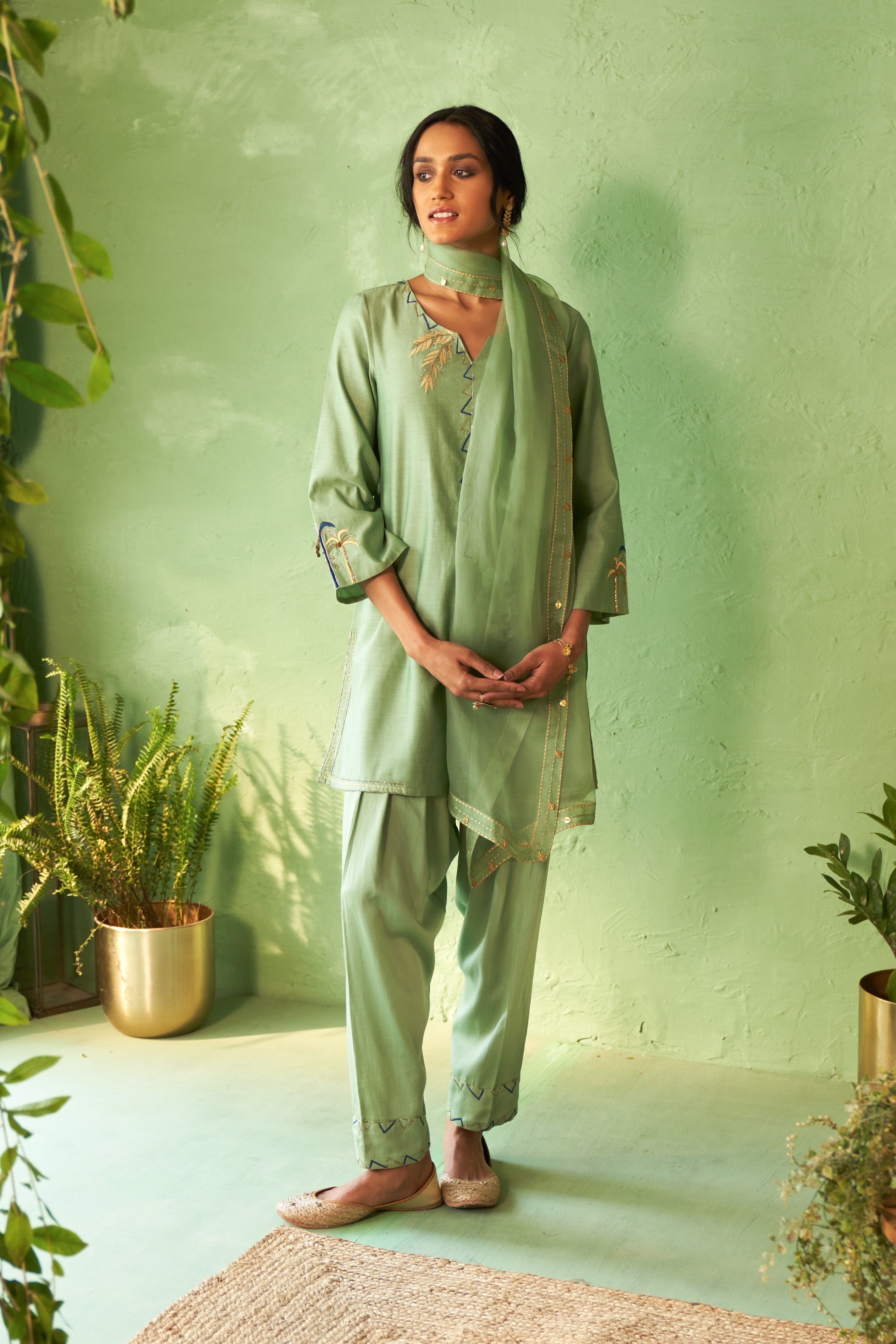 Embroidered Palm Tree Kurta Set with Organza Dupatta