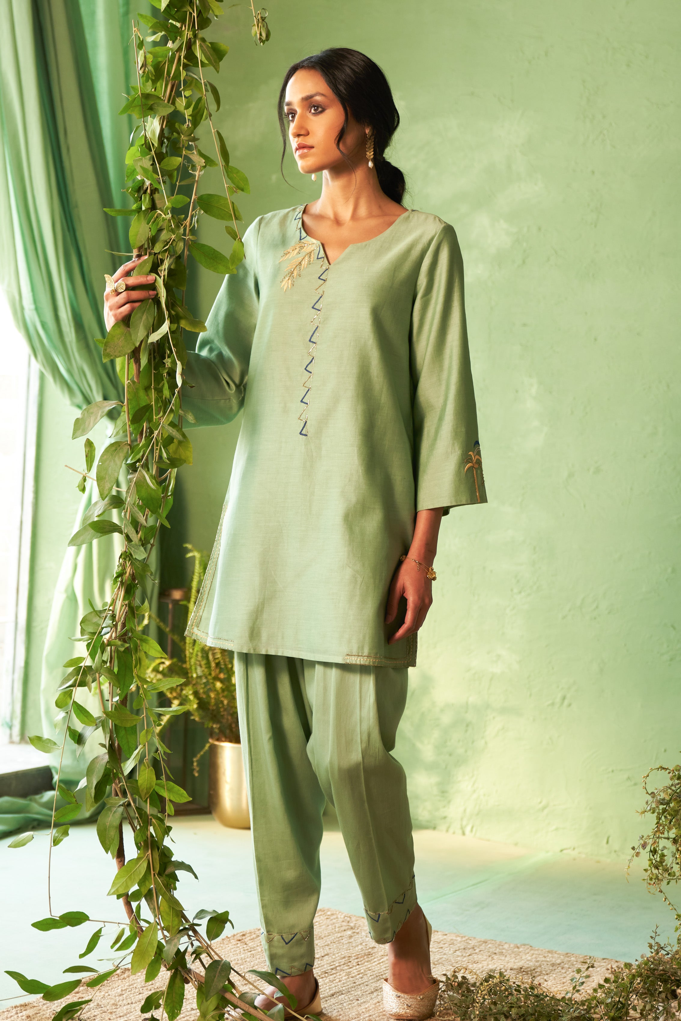 Embroidered Palm Tree Kurta Set with Organza Dupatta
