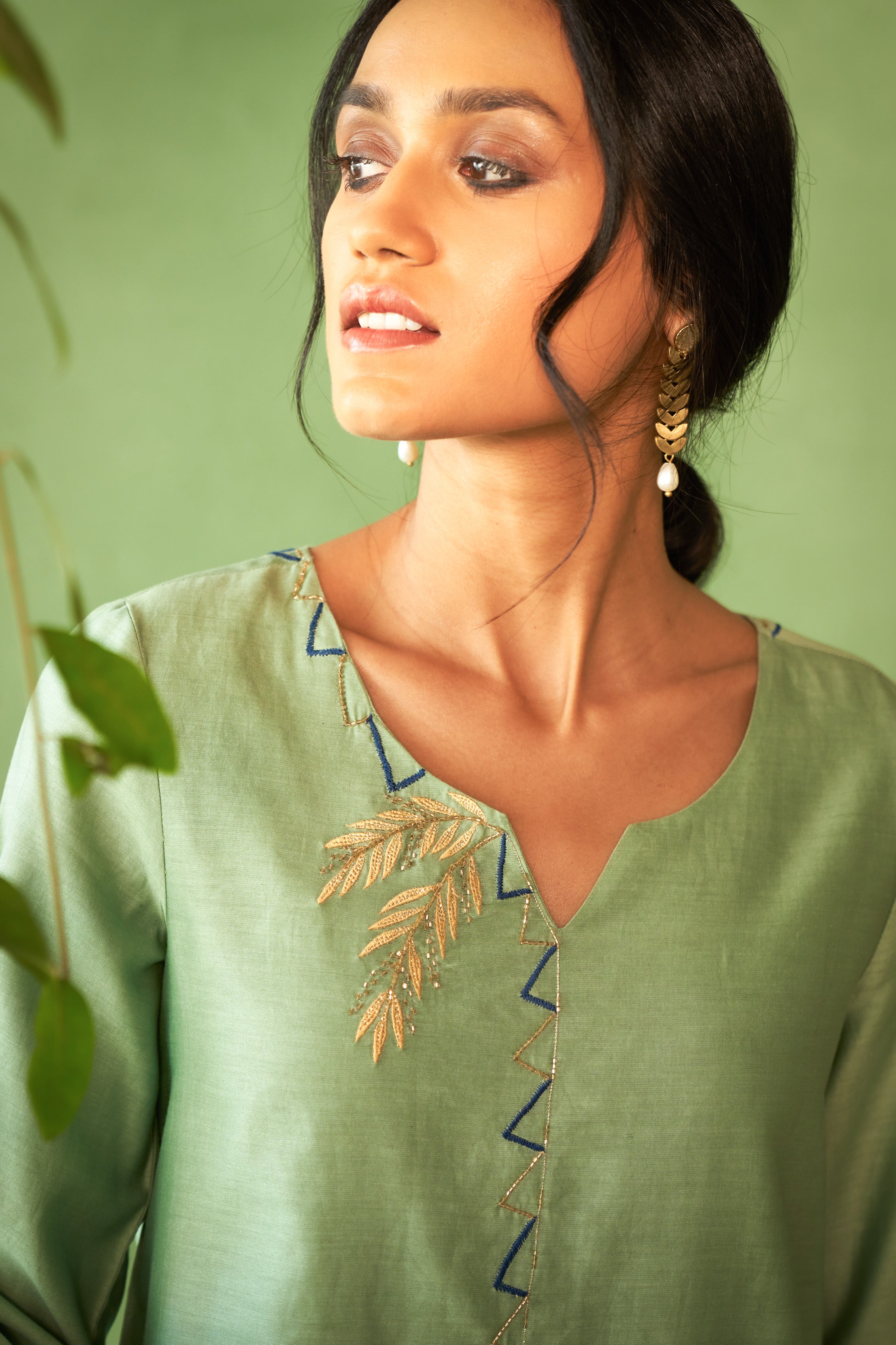 Embroidered Palm Tree Kurta Set with Organza Dupatta