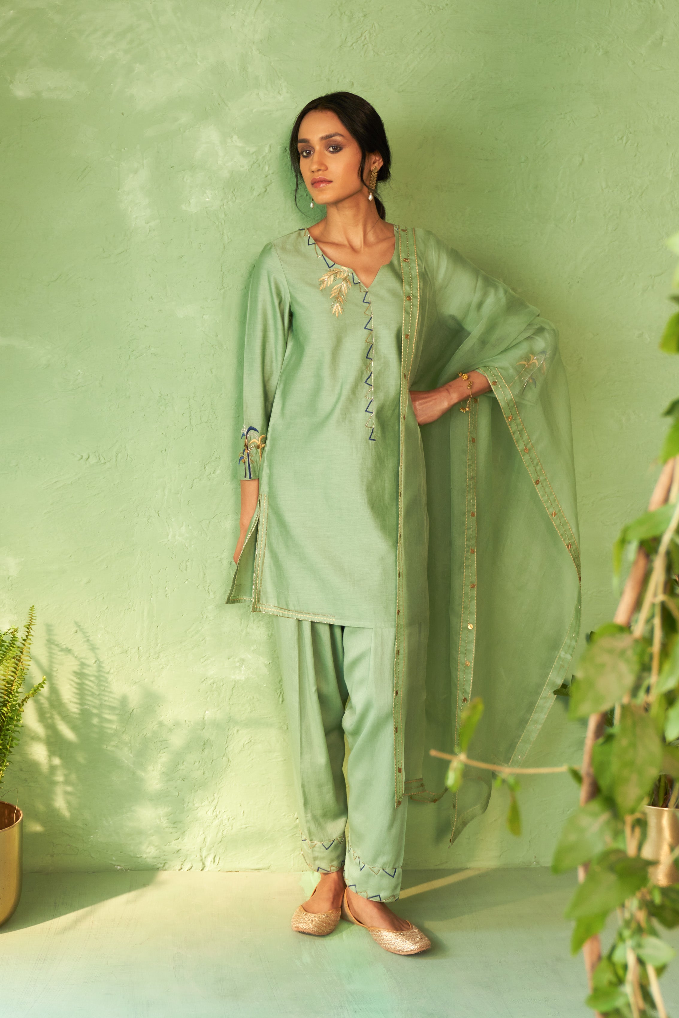 Embroidered Palm Tree Kurta Set with Organza Dupatta