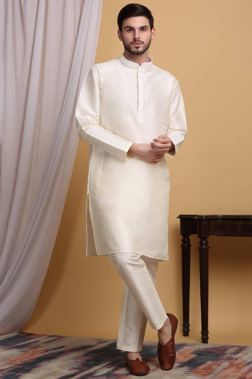 Om Embroidered Open Jacket Set - Ivory