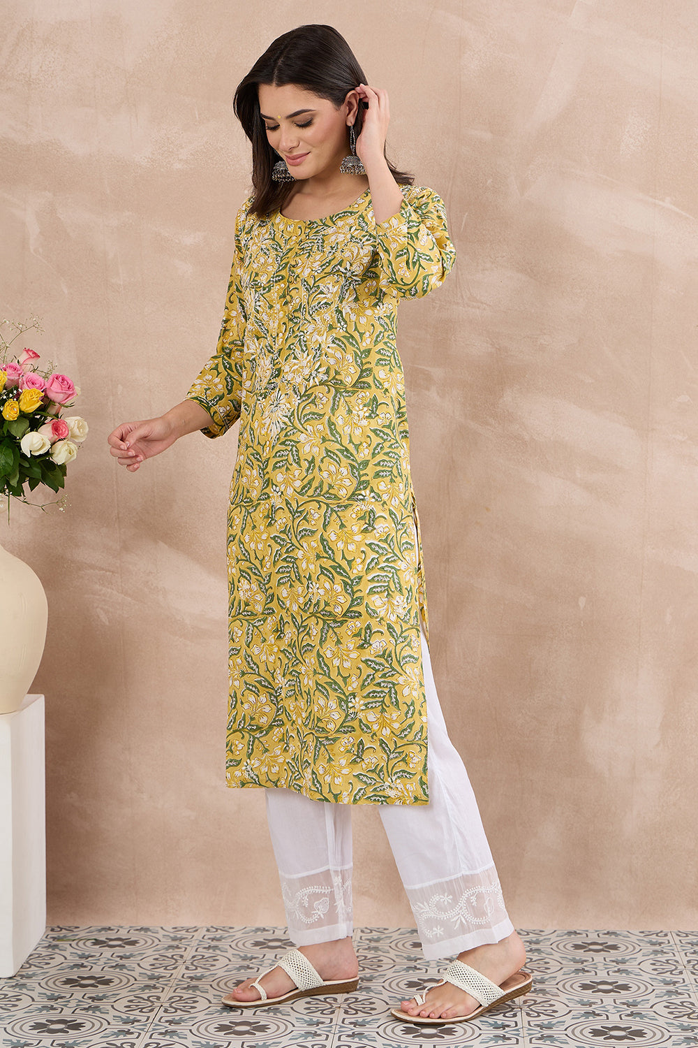 Yellow cotton floral vine printed kurta with chikankari