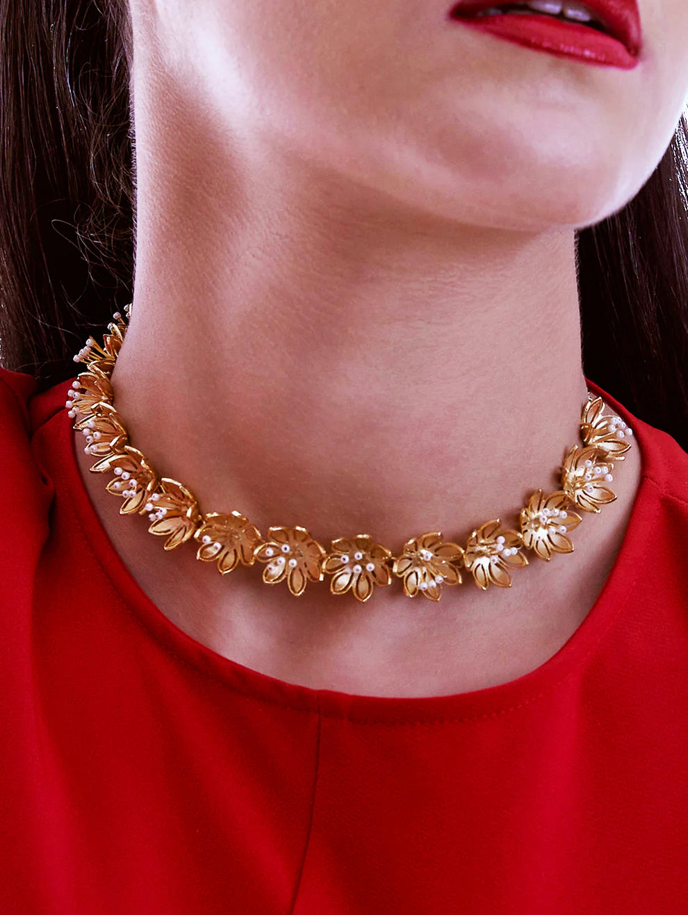Pearly Golden Flower Necklace