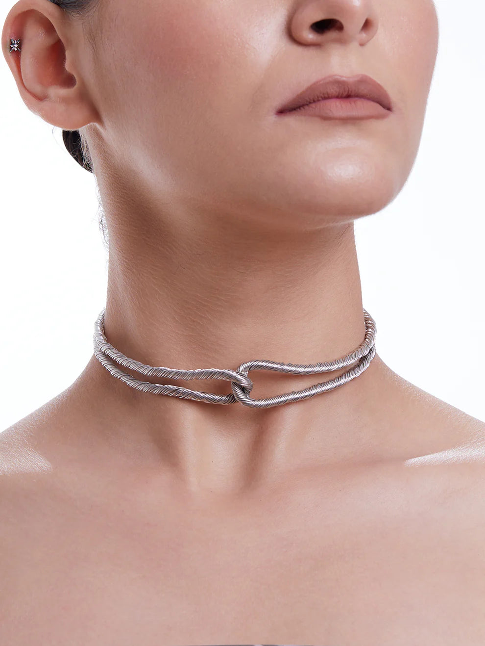 Silver Threaded Interlocked Choker