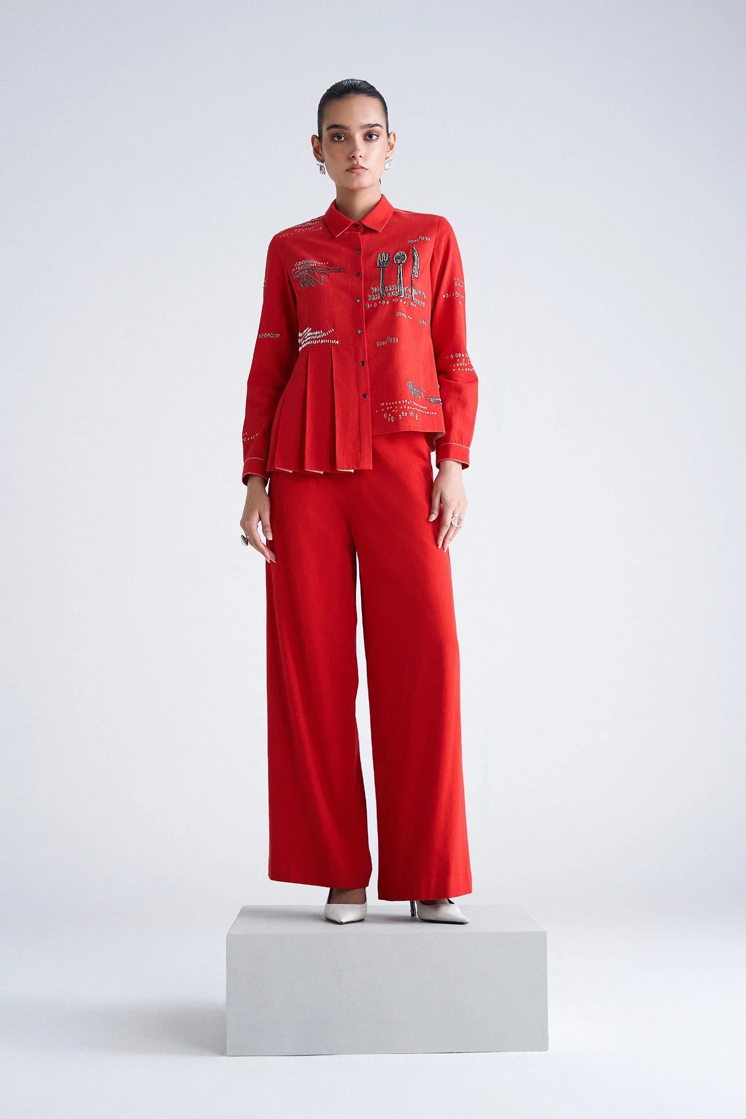 FLARED PANTS OF ( CUTLERY ONE SIDE KNIFE PLEATED SHIRT )