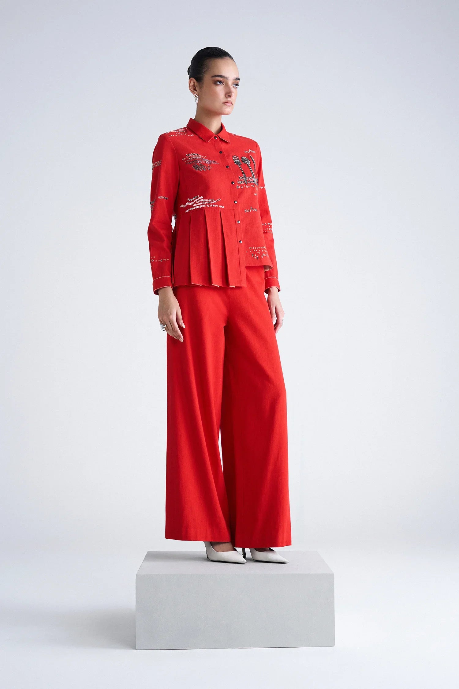 FLARED PANTS OF ( CUTLERY ONE SIDE KNIFE PLEATED SHIRT )