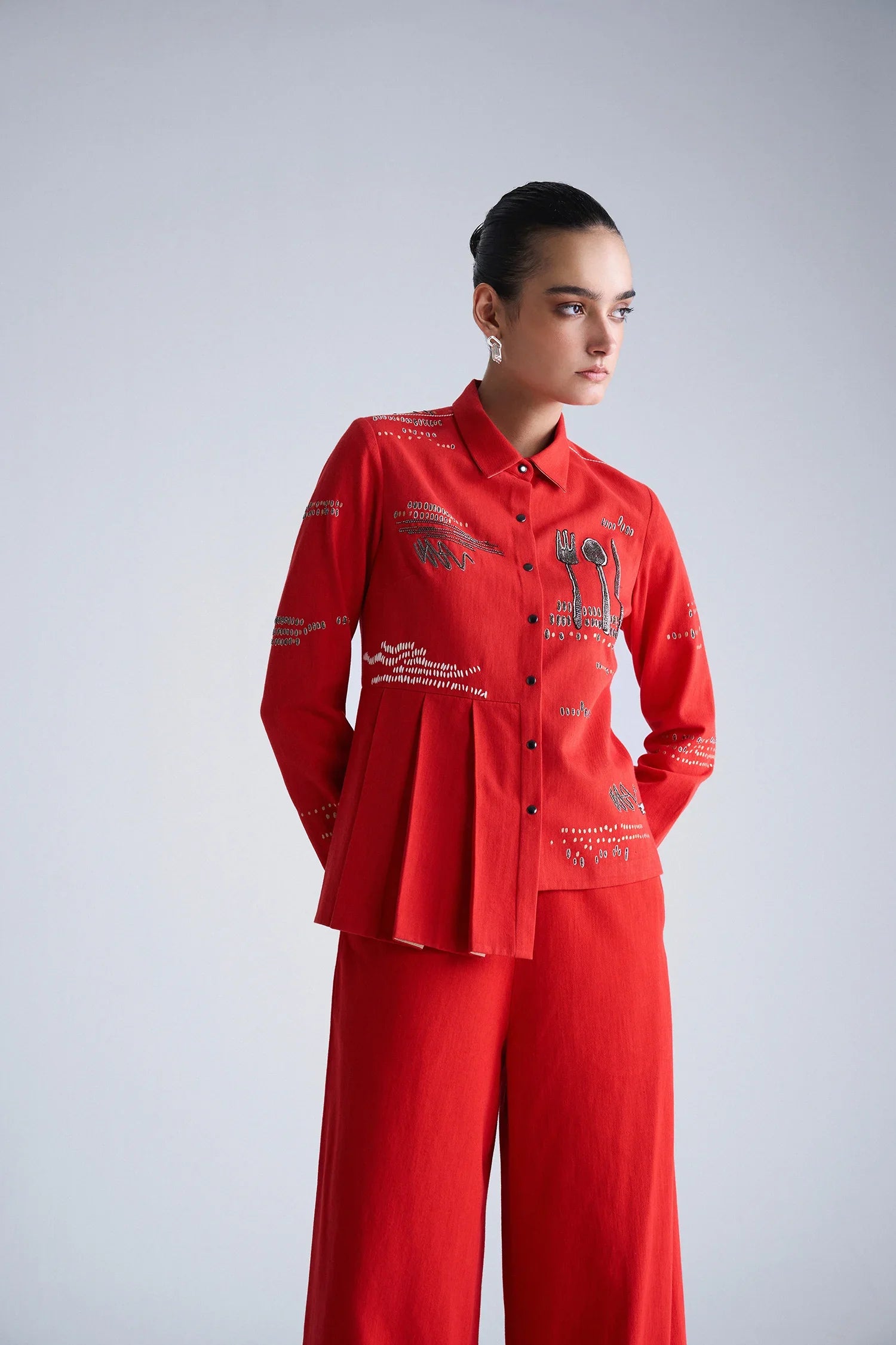 FLARED PANTS OF ( CUTLERY ONE SIDE KNIFE PLEATED SHIRT )