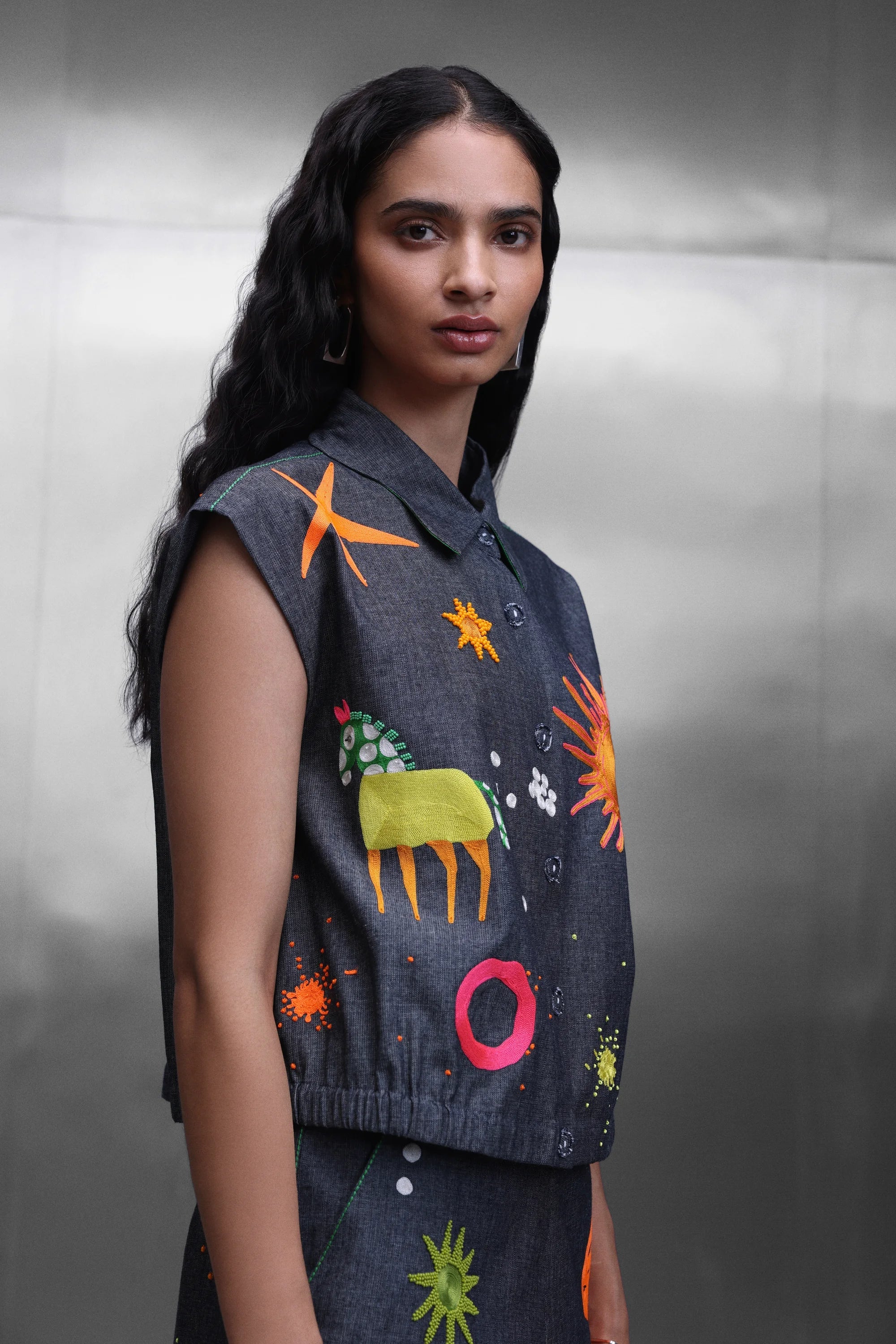 FLARED PANTS OF ( KIDOODLE SLEEVELESS BOX SHIRT )