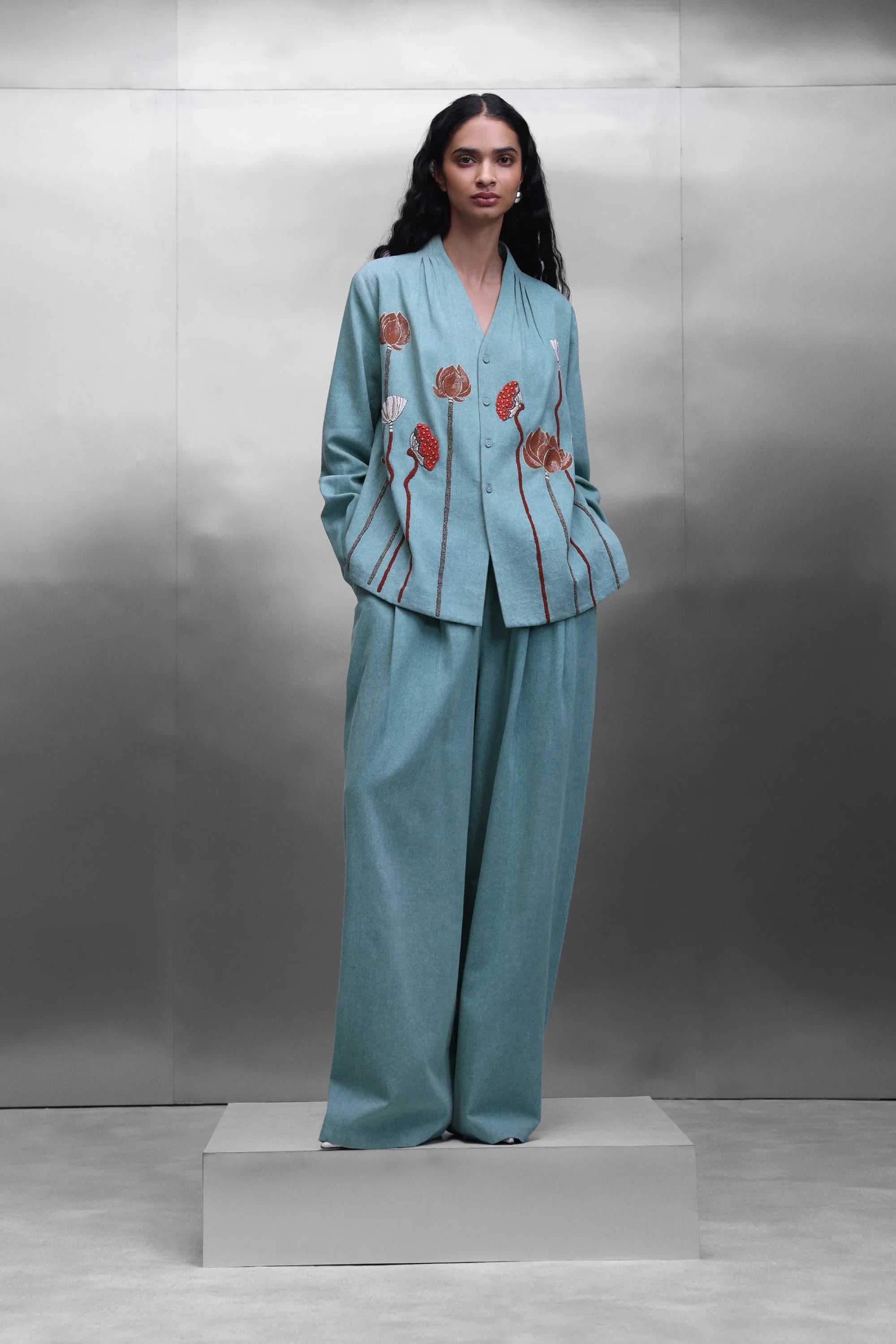 PANTS OF ( EARTH LOTUS NECK PLEATED SHIRT )
