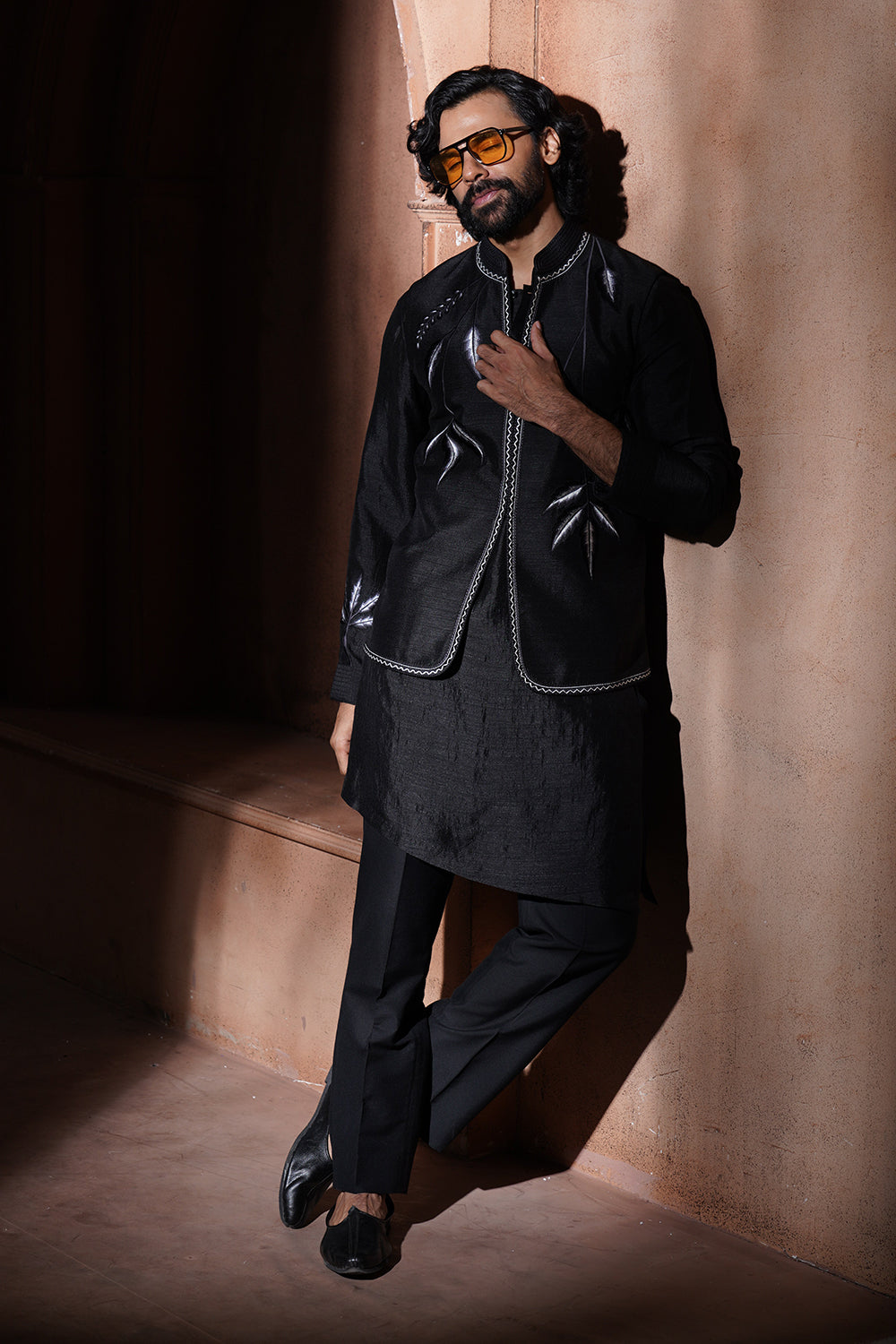 Black Embroidered Nehru Jacket Set (Vmku26)