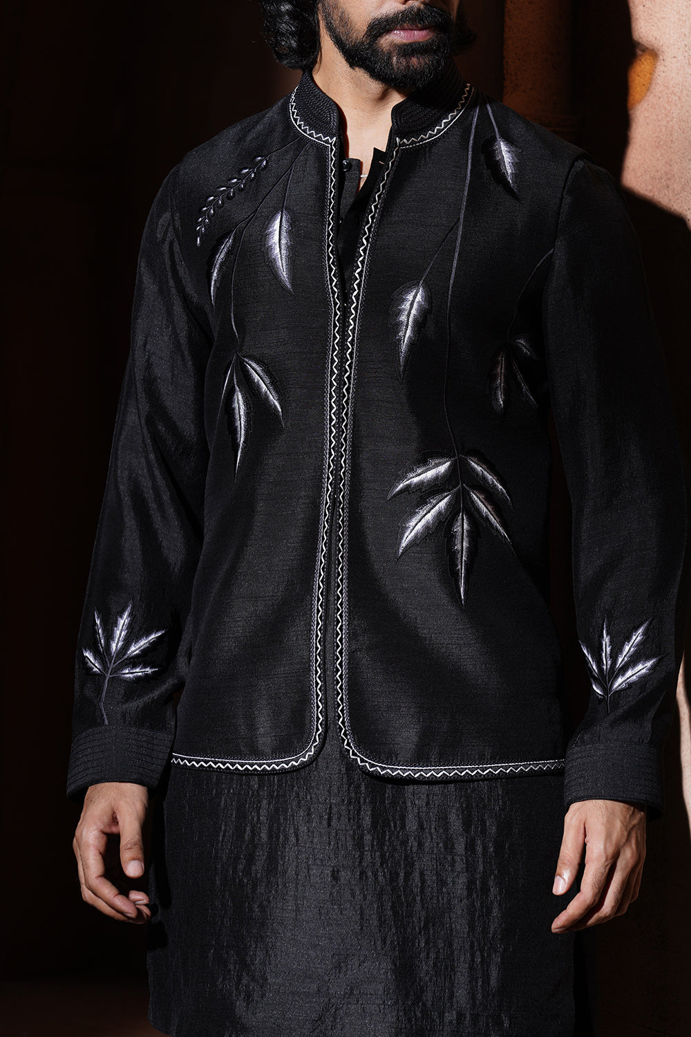 Black Embroidered Nehru Jacket Set (Vmku26)