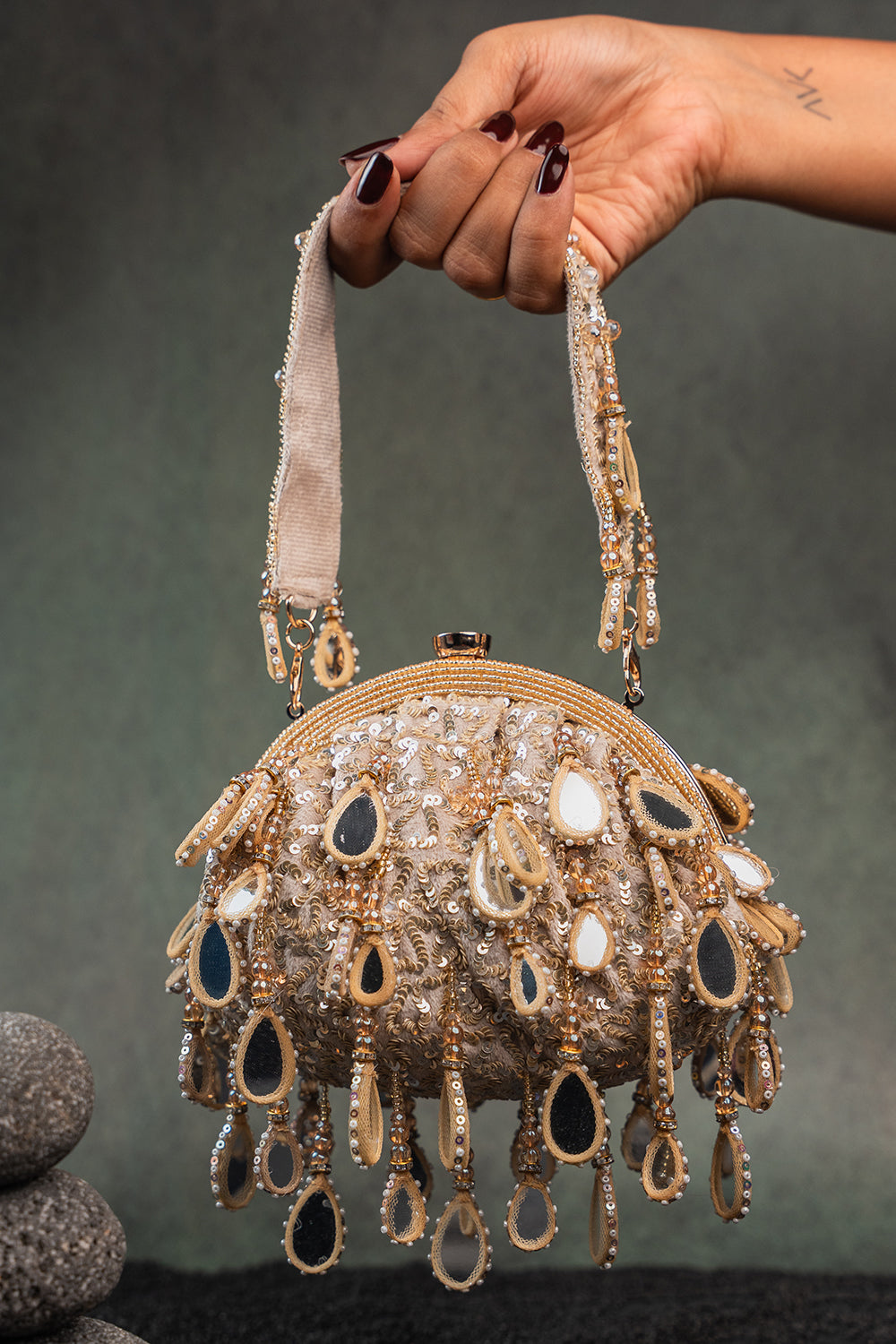 Aaina Clutch Gold