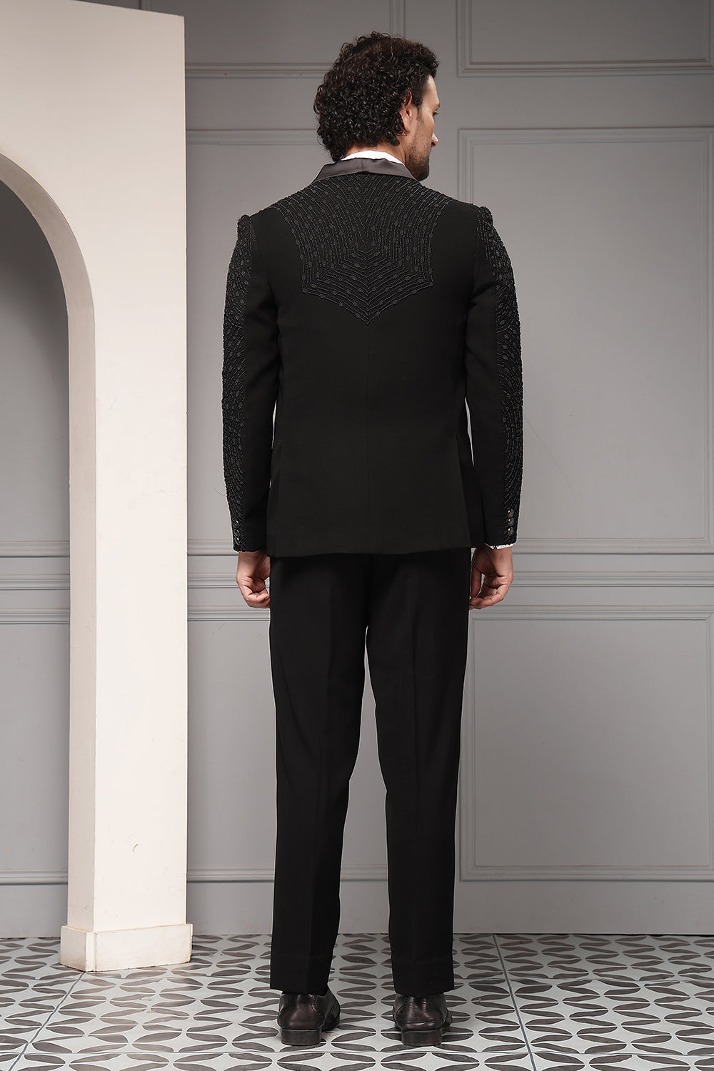 Classic Noir Vestiaire