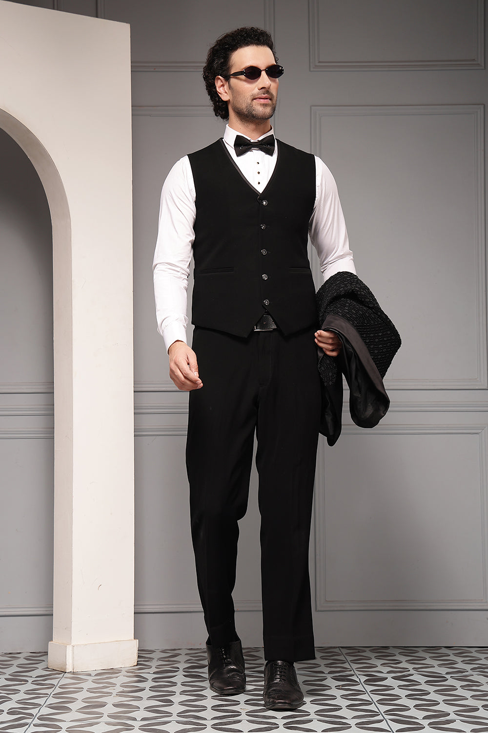 Classic Noir Vestiaire