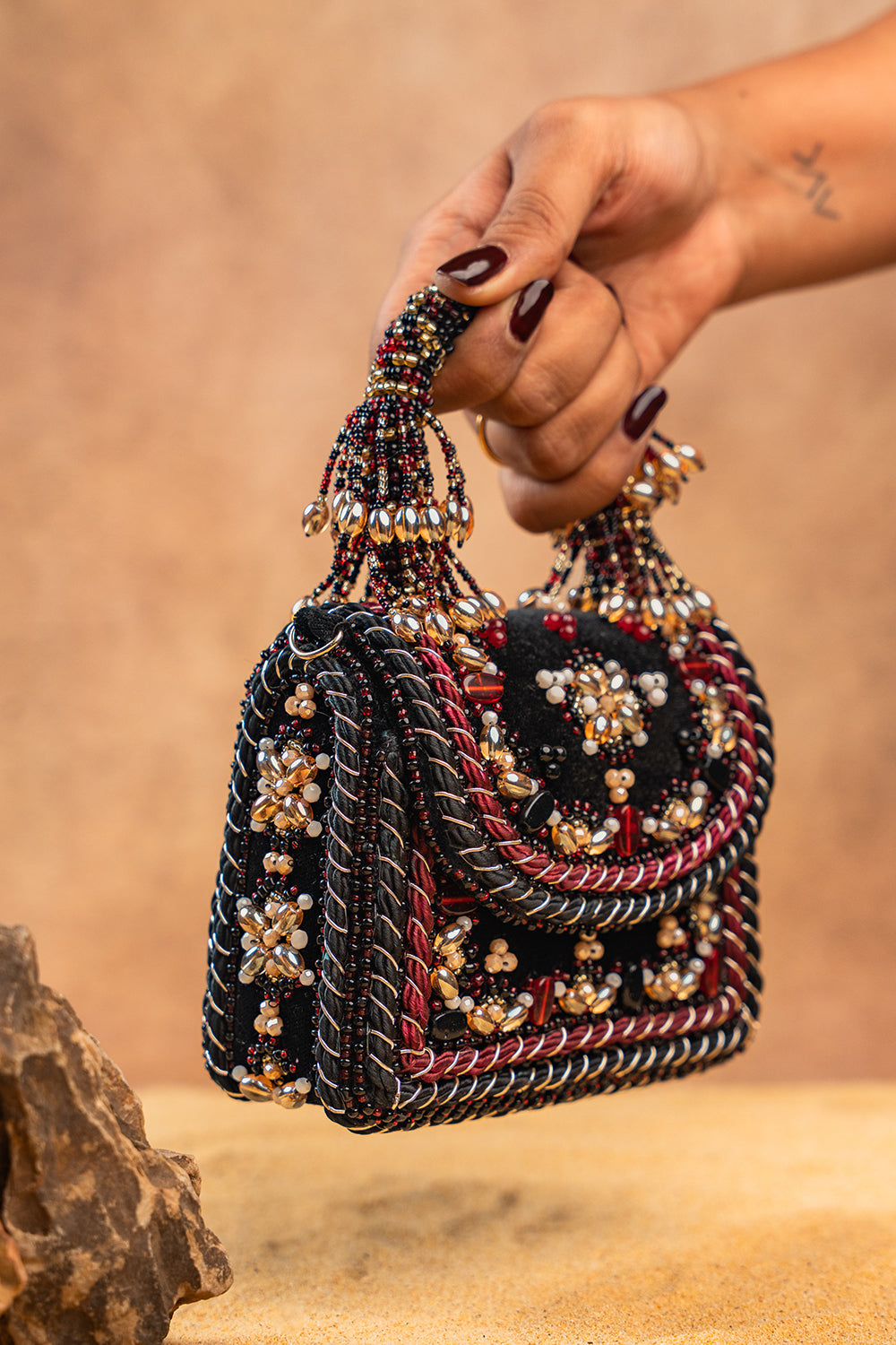 Empress Charm Noir