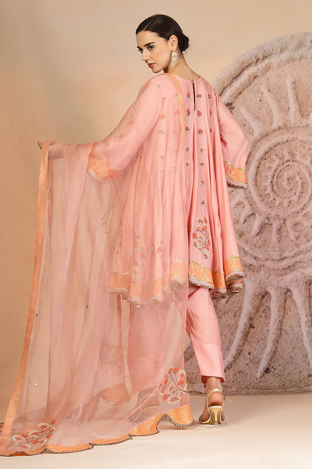 Floral Applique Kurta Set in Powder Pink with Organza Dupatta & Farsi Salwar