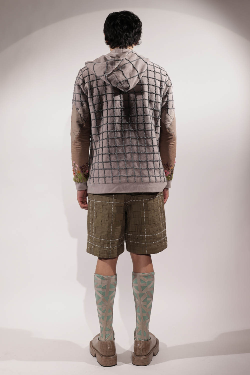 Olive linen woven shorts with Kantha detailing