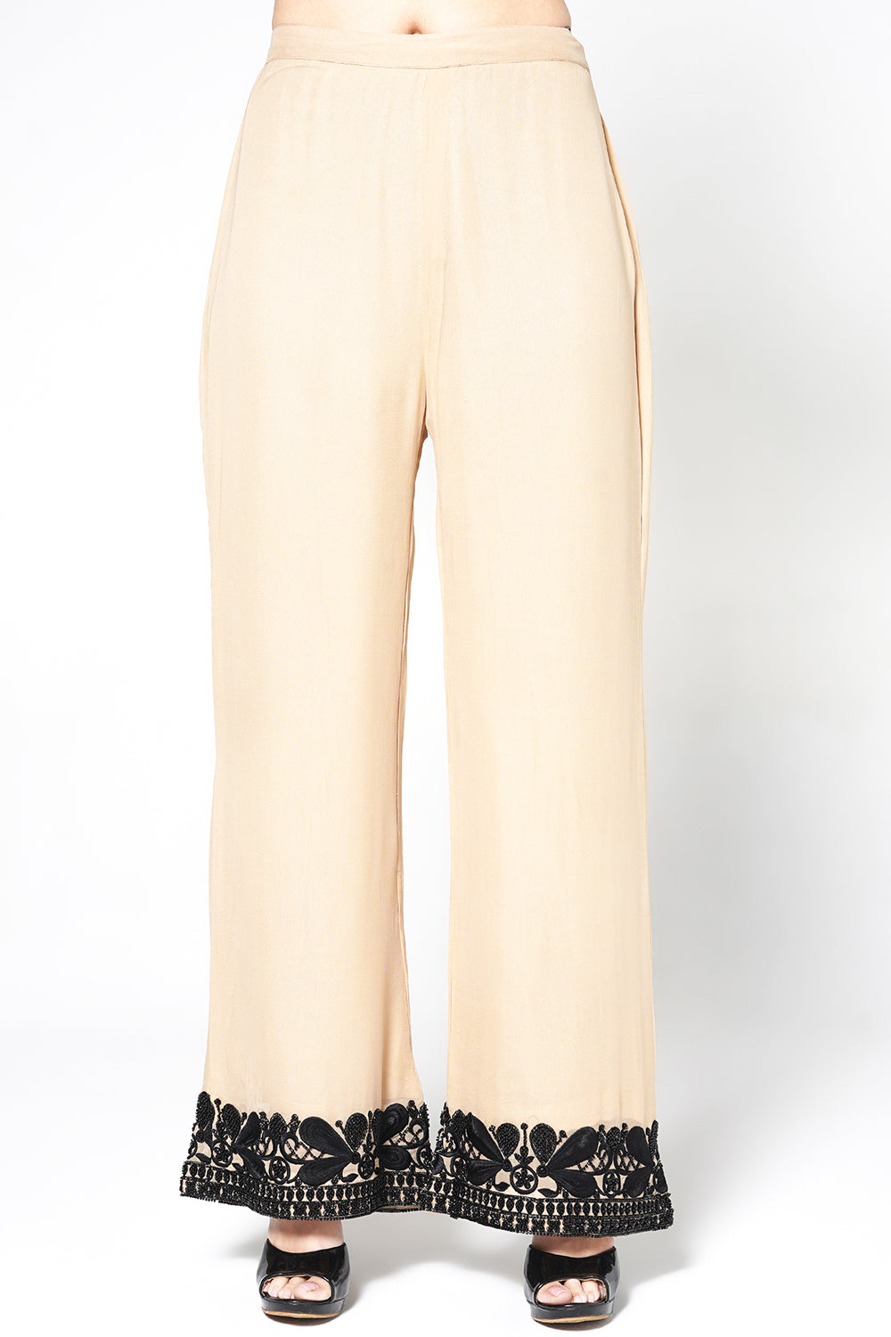 Ornate Floral Cream Kurta Set With Embroidery And Scalloped Borders