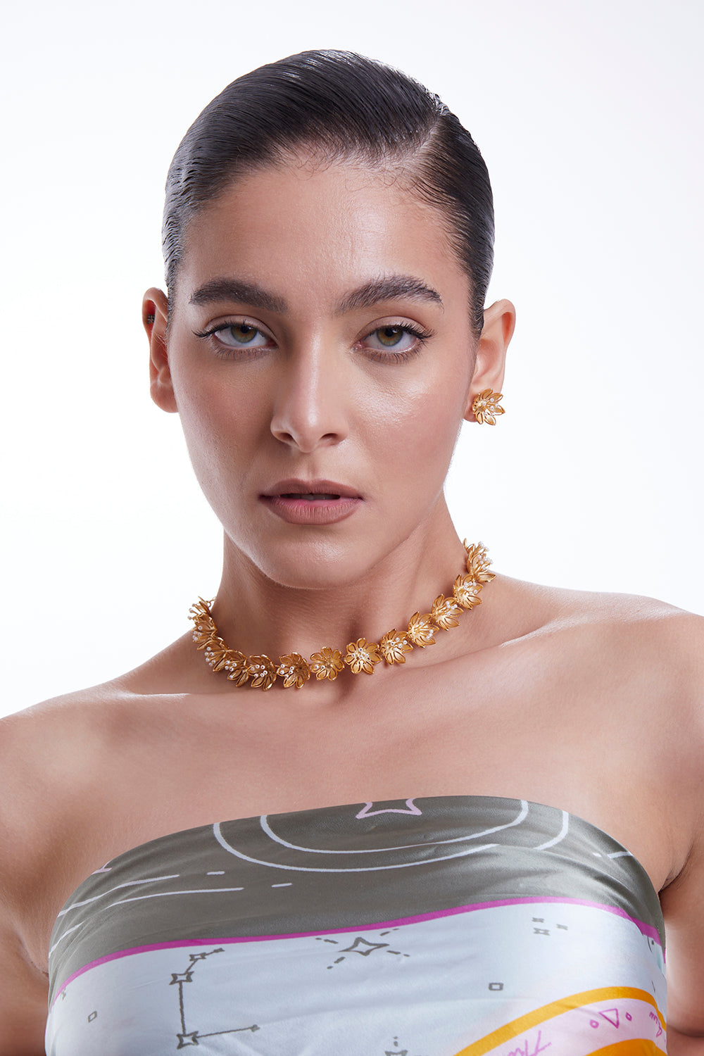 Pearly Golden Flower Necklace