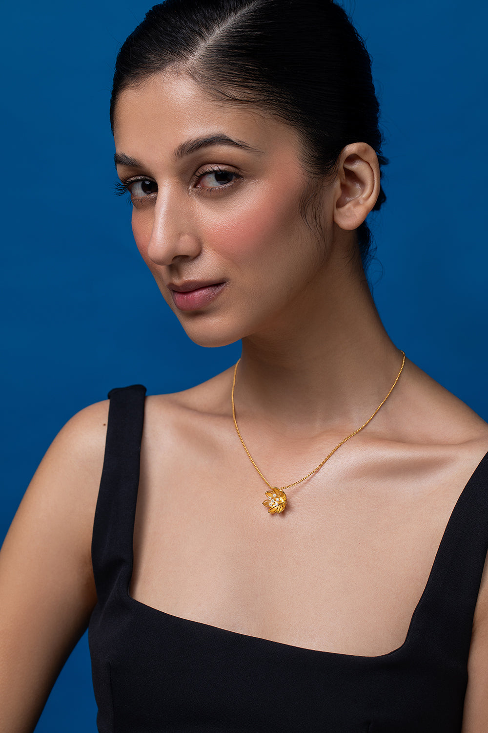 Pearly Golden Flower Pendant Necklace