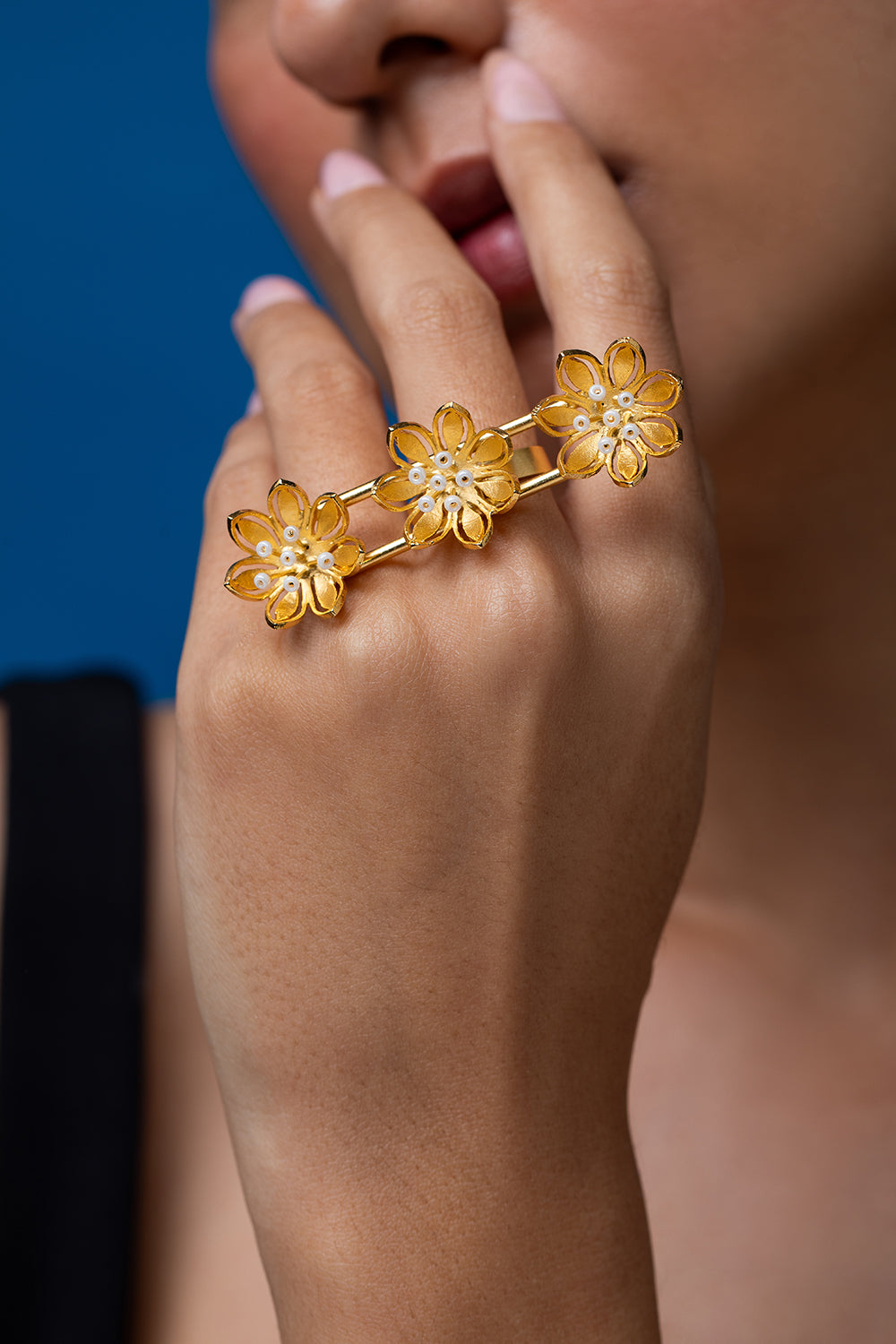 Pearly Golden Flower Three Finger Ring