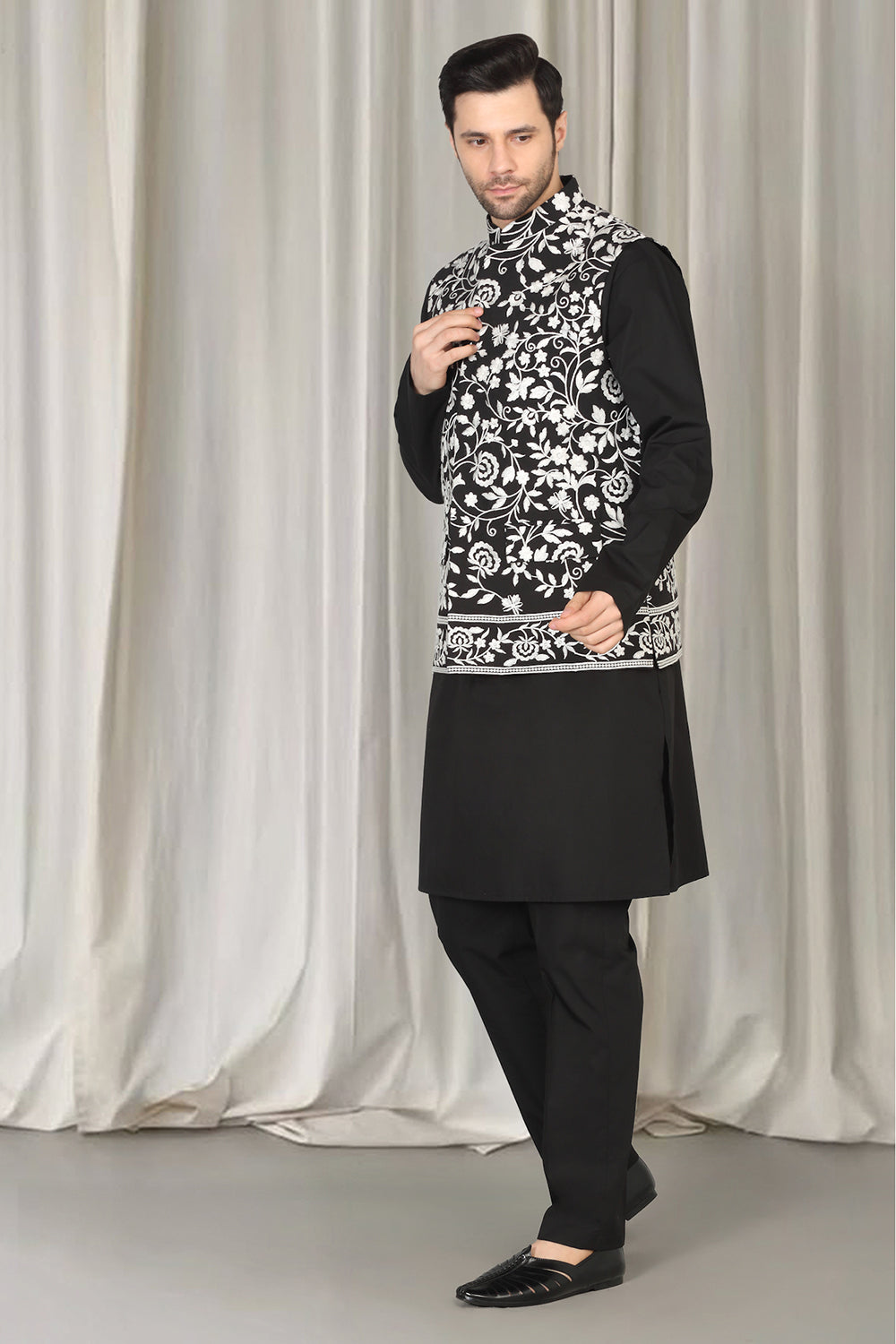 Phool Bahaar Embroidered Bandi With Kurta And  Back Elastic Pants