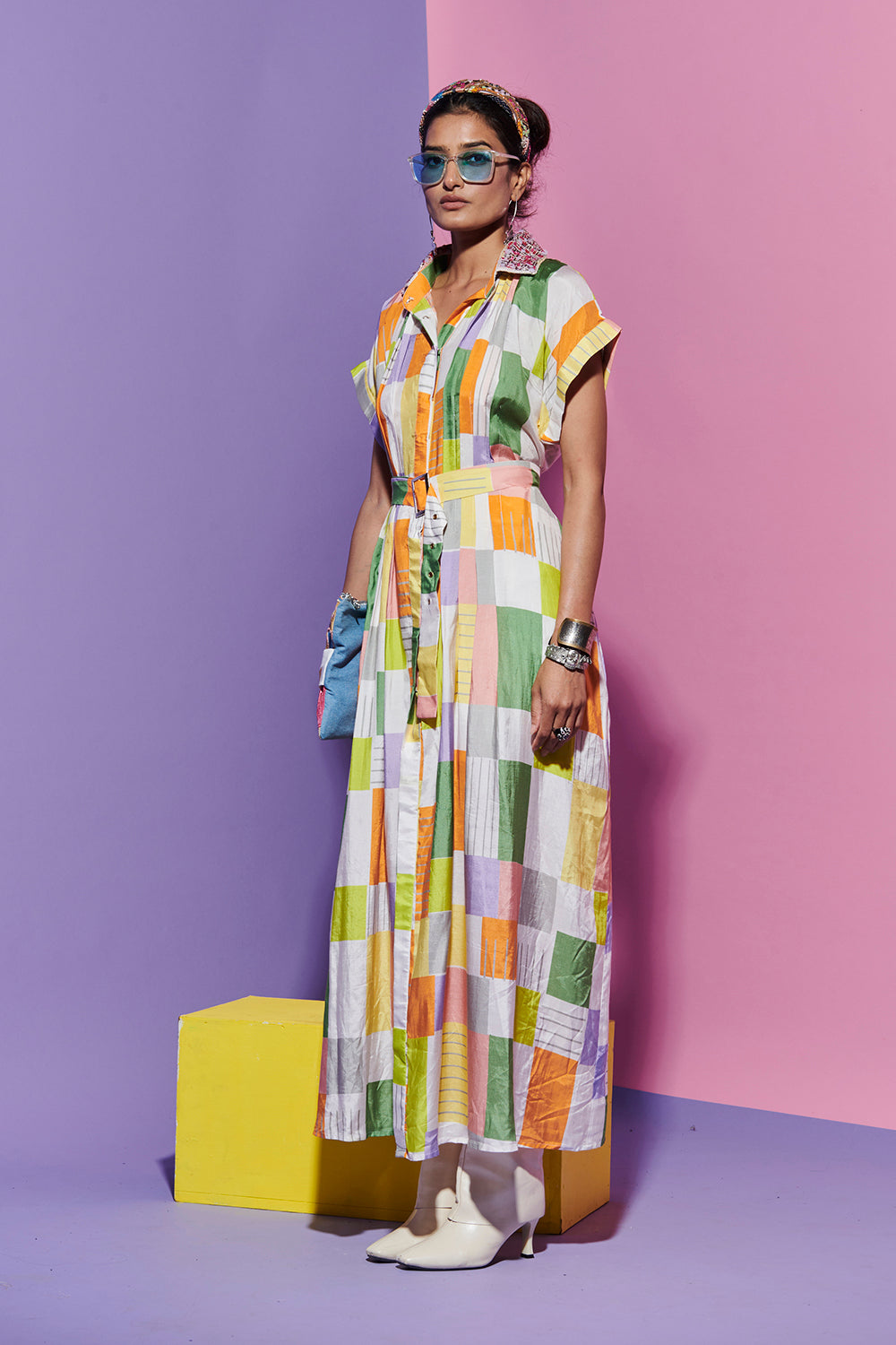 Pleated dress in square print with belt and embroidered collar
